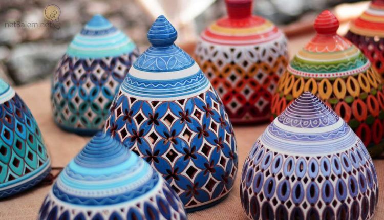 الحرف اليدوية في السعودية؛ تعرف معنا على أشهر 12 عمل بها 3 الحرف اليدوية في الرياض مجموعة من الأواني الملونة