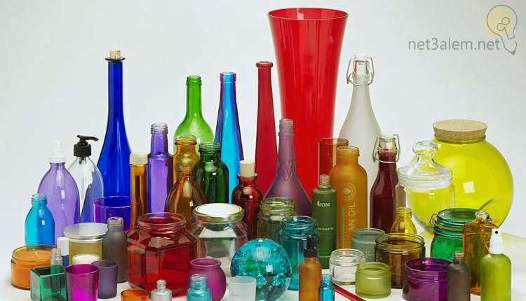 صناعة الزجاج Glass industry؛ أهم 4 أنواعه منه ودراسة جدوى هذا المشروع 2 طريقه صناعه الزجاج صورة بها مجموعة من الزجاجات الملونة