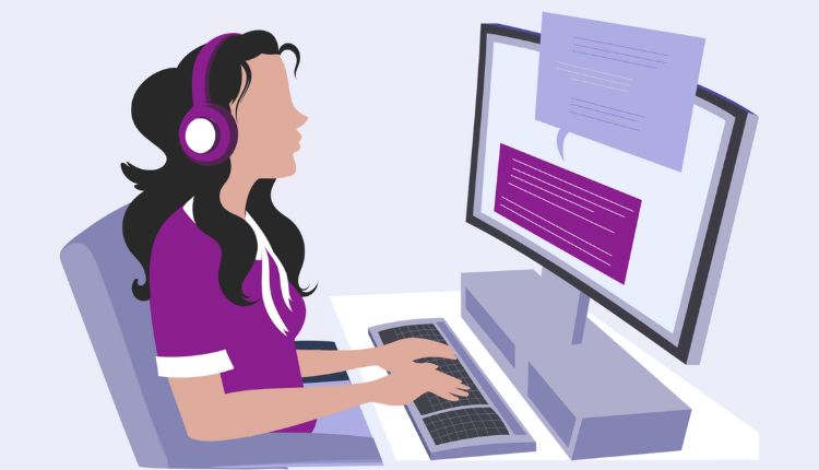 افضل مواقع الربح من التفريغ الصوتي؛ أهم 3 برامج مستخدمة في النسخ 4 نصائح لتحقيق الربح من التفريغ الصوتي فتاة ترتدي تيشرت بنفسجي وتجلس أمام الكمبيوتر