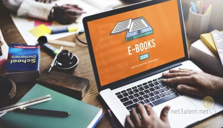 الربح من بيع الكتب على أمازون؛ أهم 10 شروط لنشر المؤلفات عليه 2 كيفية بيع الكتب الإلكترونية على أمازون: صورة يد تكتب على لاب توب يوجد في الشاشة صورة كتاب