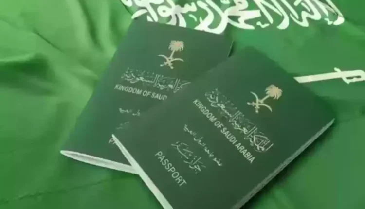 أبشر يسهل الأمر... كيف تجدد إقامة العامل في السعودية خلال 10 دقائق؟