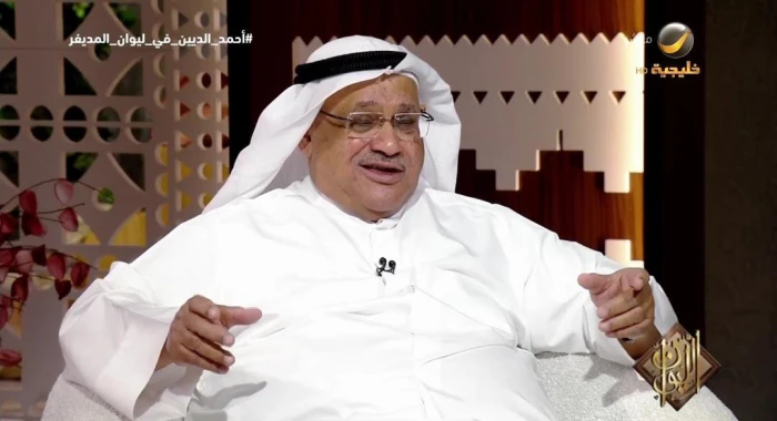 «أخرج مسدسًا من جيبه».. بالفيديو.. أحمد الديين يكشف ردة فعل الرئيس اليمني «سالم رُبَيِّع» بعدما سكب مشروب على ملابسه