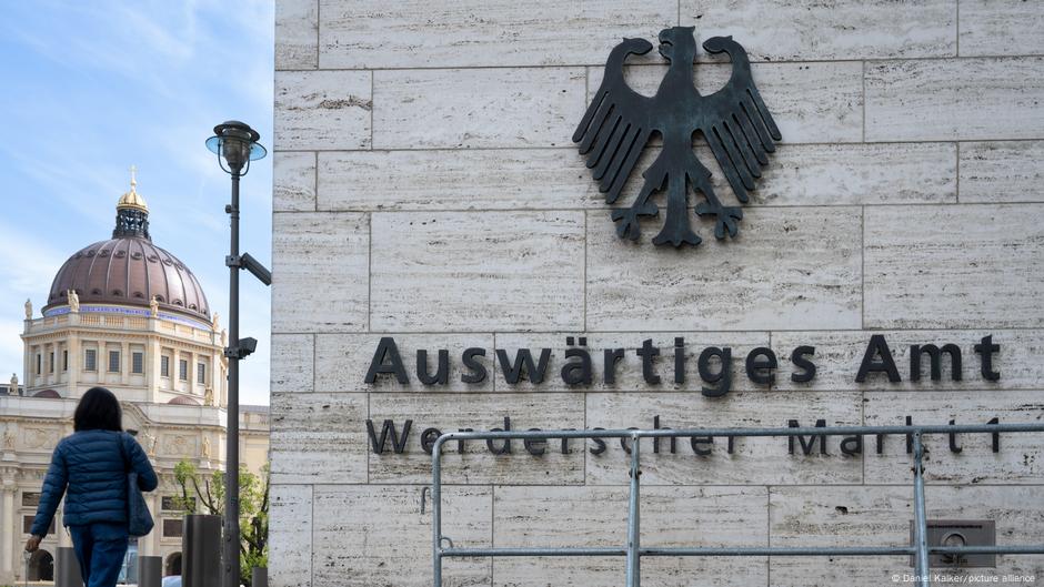 ألمانيا تحدث إرشادات السفر لأمريكا بعد احتجاز بعض مواطنيها – DW – 2025/3/19 4 ألمانيا تحدث إرشادات السفر لأمريكا بعد احتجاز بعض مواطنيها – DW – 2025/3/19