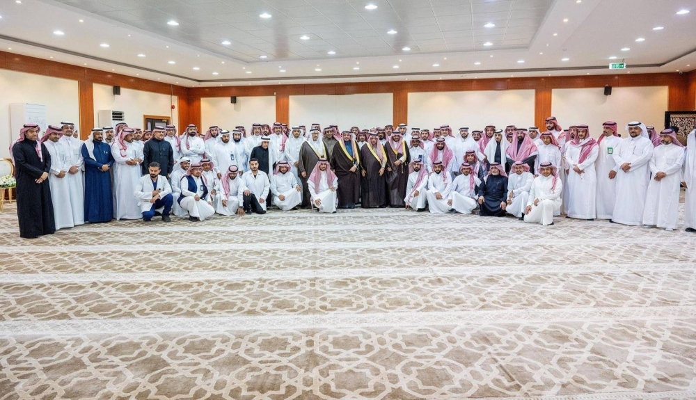 أمير القصيم يشارك منسوبي الصحة بالمنطقة طعام الإفطار - أخبار السعودية 5 أمير القصيم يشارك منسوبي الصحة بالمنطقة طعام الإفطار - أخبار السعودية