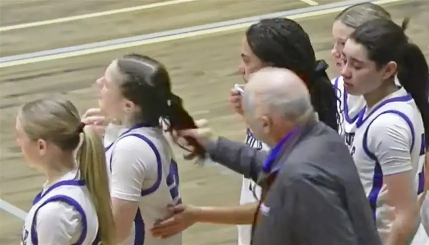 إقالة مدرب كرة سلة في نيويورك بعد سحبه شعر لاعبة على الهواء مباشرة 2 أخبارنا : جريدة الكترونية مغربية