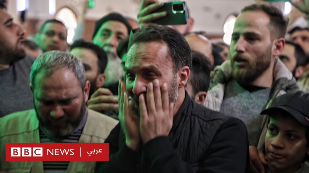 اشتباكات الساحل السوري: قتال مستمر بين الجيش وموالين للأسد في حلب، و"عمليات انتقامية" في الساحل تُسفر عن مئات القتلى 4 اشتباكات الساحل السوري: قتال مستمر بين الجيش وموالين للأسد في حلب، و"عمليات انتقامية" في الساحل تُسفر عن مئات القتلى