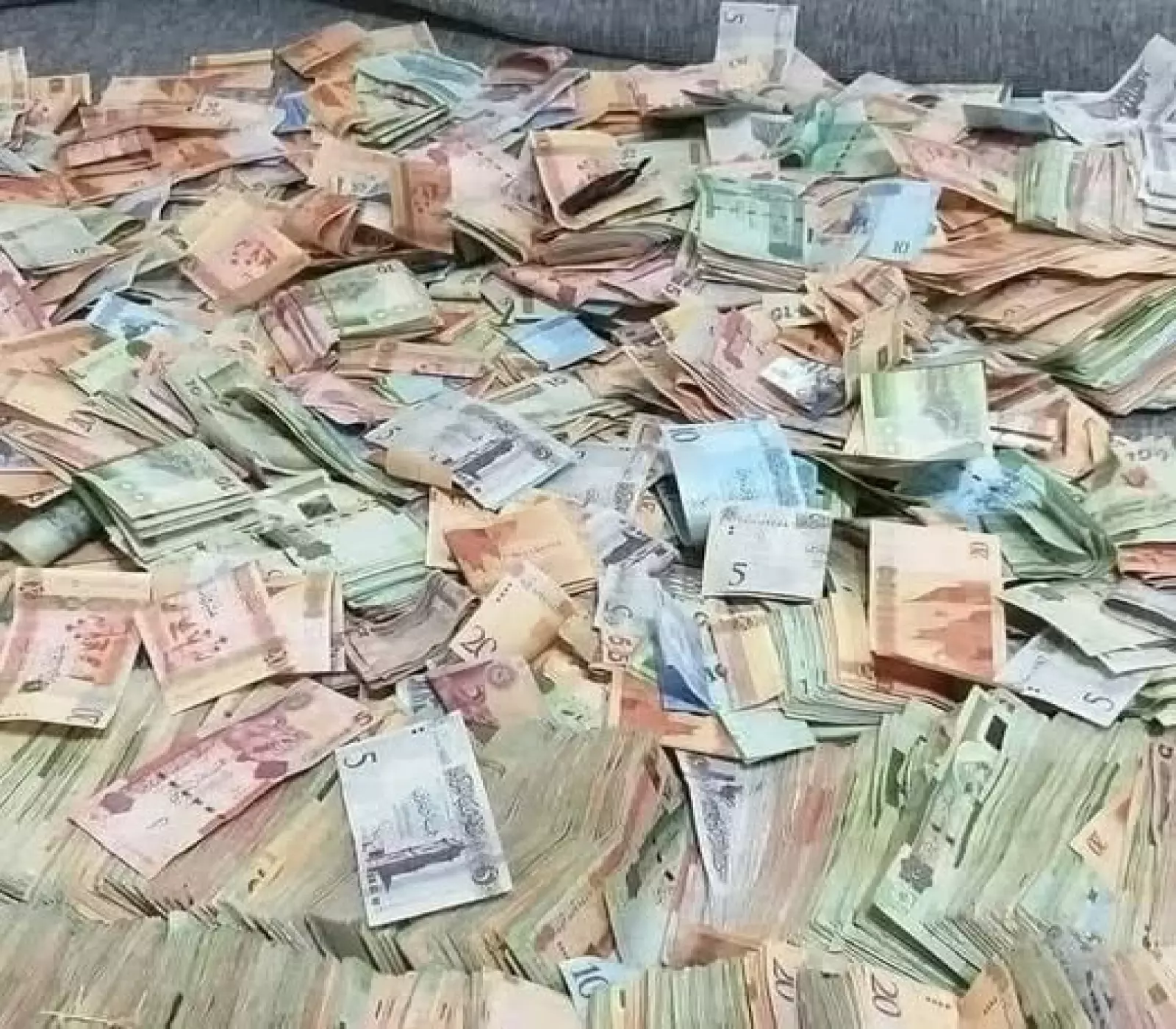 اصطياد 100 مليون ريال سعودي من الحوالات المالية المُرسلة من المغتربين اليمنيين قبل وصولها إلى أصحابها المستلمين في البلاد ! 3 اصطياد 100 مليون ريال سعودي من الحوالات المالية المُرسلة من المغتربين اليمنيين قبل وصولها إلى أصحابها المستلمين في البلاد !