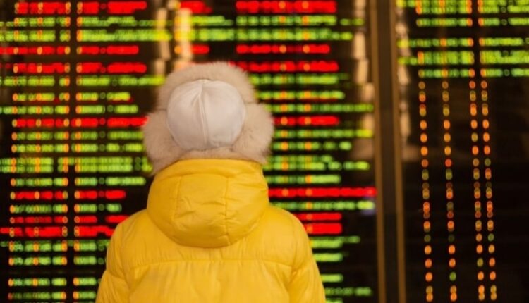 الأسهم الأوروبية تغلق على تراجع وسط القلق من رسوم ترمب الجمركية