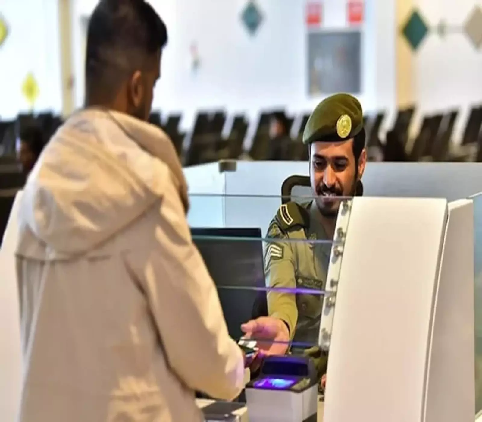 الجوازات السعودية تفاجئ المقيمين والوافدين بالإعلان عن تفاصيل جديدة عن الإقامة الدائمة في المملكة ! 1 الجوازات السعودية تفاجئ المقيمين والوافدين بالإعلان عن تفاصيل جديدة عن الإقامة الدائمة في المملكة !