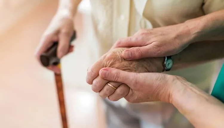 الرجال أكثر عرضة للإصابة بالشلل الرعاش