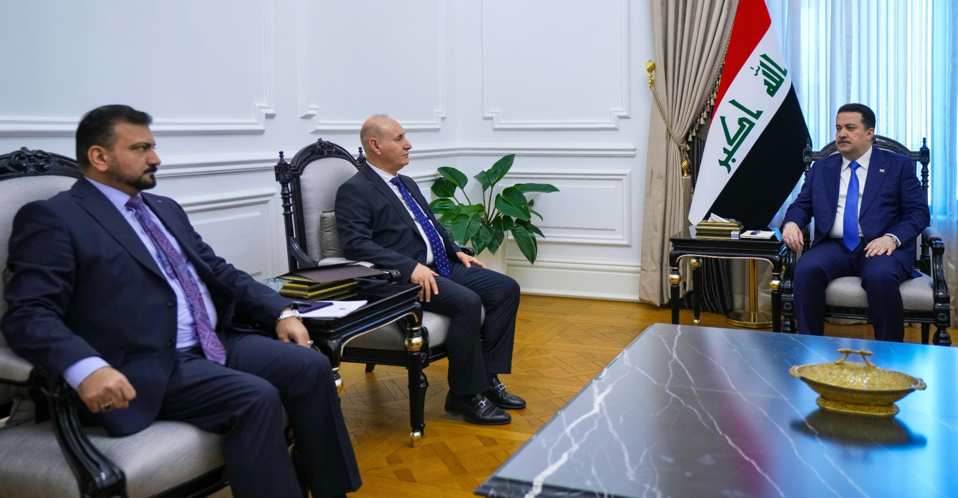 السوداني يبحث مع المفوضية إجراء الانتخابات في العراق دون اي "تلكؤ" 2 السوداني يبحث مع المفوضية إجراء الانتخابات في العراق دون اي "تلكؤ"