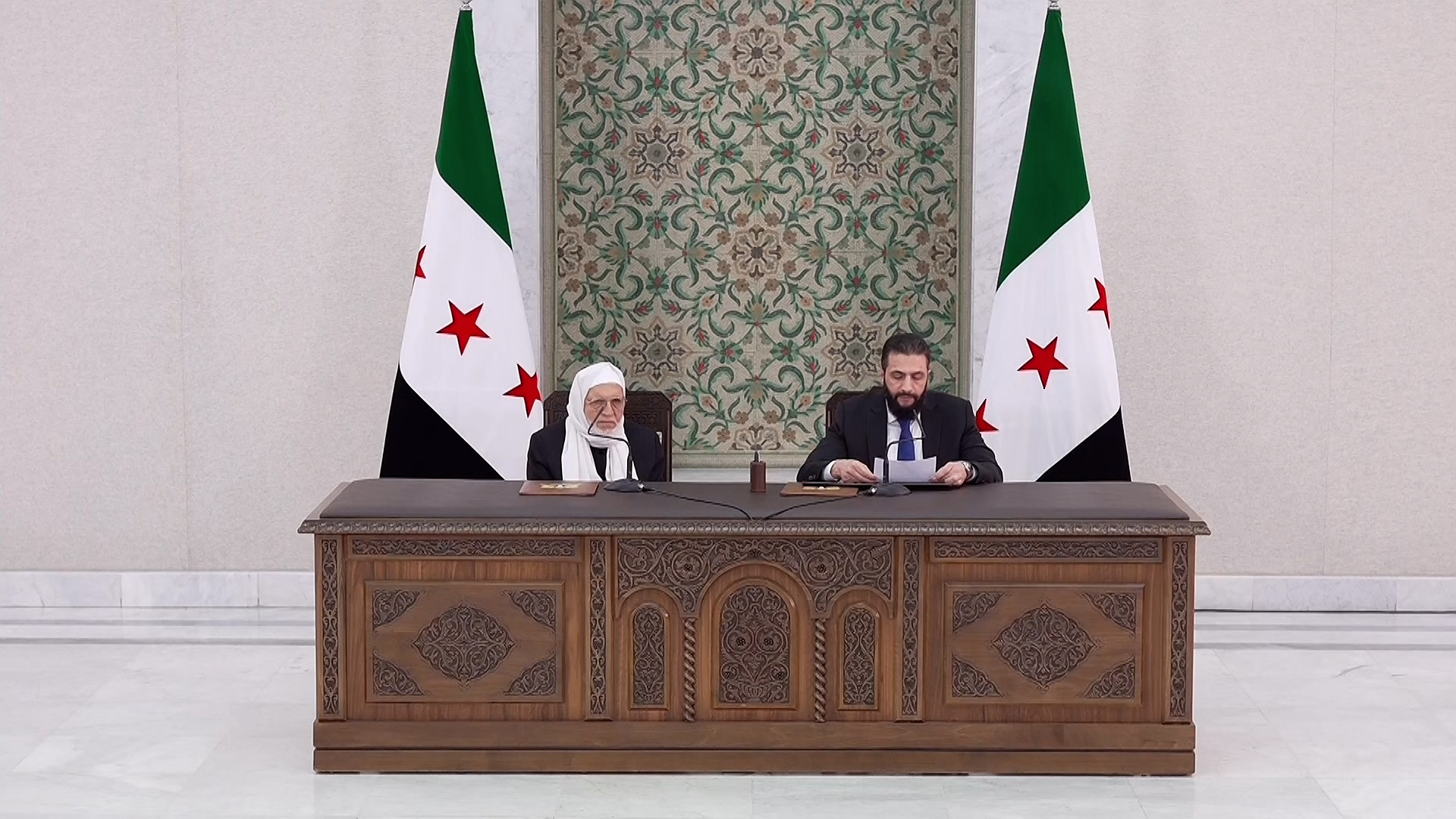 الشرع يعيّن الشيخ أسامة الرفاعي مفتيا عاما لسوريا | أخبار 5 الشرع يعيّن الشيخ أسامة الرفاعي مفتيا عاما لسوريا | أخبار