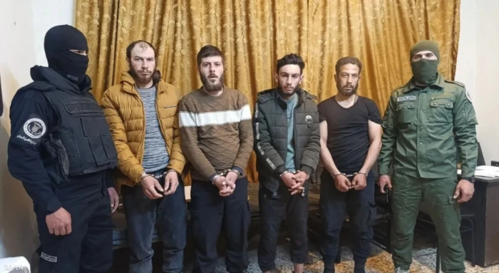 القبض على 4 من فلول نظام الأسد البائد في الساحل السوري . صحيفة المرصد 5 القبض على 4 من فلول نظام الأسد البائد في الساحل السوري . صحيفة المرصد