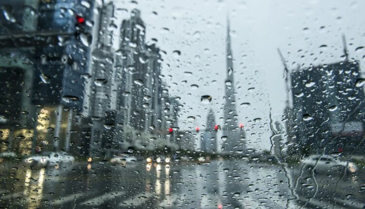 المركز الوطني للأرصاد يطلق تحذيرات عاجلة بشأن أمطار الرياض اليوم مصحوبة برياح شديدة وصواعق رعدية حتى هذا الموعد