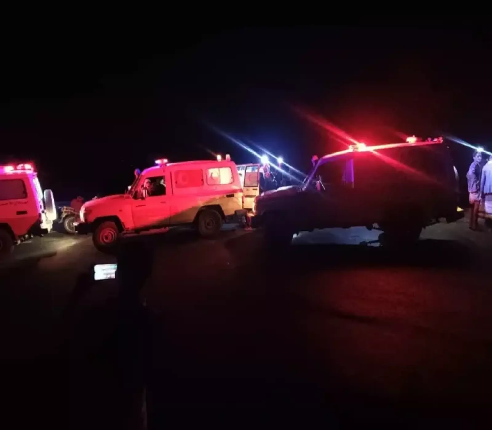 انزلاق حافلة ركاب يتسبب في وفاة واصابة 18 شخص.. خبر حزين يصدم اليمنيين في اول ايام العيد وتحذيرات عاجلة ! 4 انزلاق حافلة ركاب يتسبب في وفاة واصابة 18 شخص.. خبر حزين يصدم اليمنيين في اول ايام العيد وتحذيرات عاجلة !