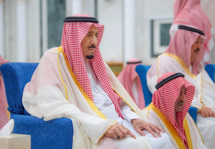 بالصور.. خادم الحرمين يؤدي صلاة عيد الفطر في قصر السلام بجدة . صحيفة المرصد 2 بالصور.. خادم الحرمين يؤدي صلاة عيد الفطر في قصر السلام بجدة . صحيفة المرصد