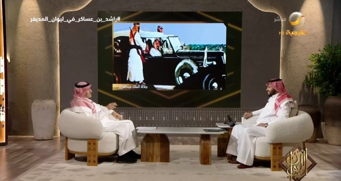بالفيديو.. باحث يكشف عن موقف طريف جمع الملك عبدالعزيز مع إحدى السيدات عندما رأته لأول مرة وهو يركب السيارة في الرياض