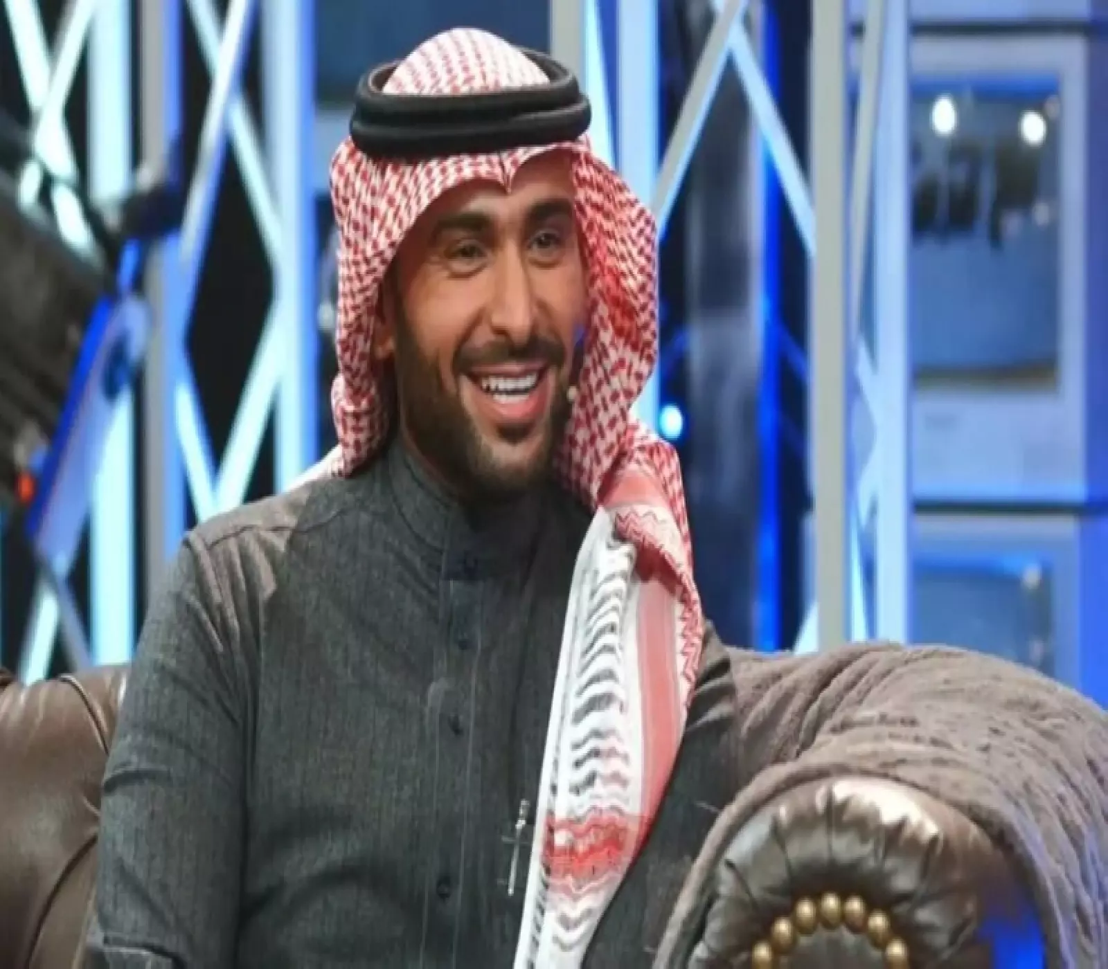 بالفيديو.. يزيد الراجحي يُفاجئ السعوديين مجدداً ويُفصح عن حجم ثروته وسر نموها إلى 10 أضعاف في السنوات الأخيرة !.. شاهد 4 بالفيديو.. يزيد الراجحي يُفاجئ السعوديين مجدداً ويُفصح عن حجم ثروته وسر نموها إلى 10 أضعاف في السنوات الأخيرة !.. شاهد