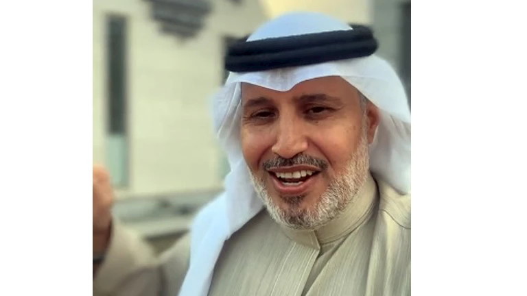 بطريقة فريدة من نوعها.. رجل أعمال سعودي يكافئ مصرياً يعمل مع 5 بطريقة فريدة من نوعها.. رجل أعمال سعودي يكافئ مصرياً يعمل مع