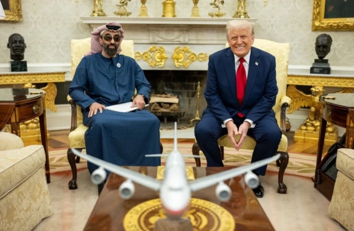 بعد لقاء ترامب بالشيخ طحنون.. الإمارات تستثمر بـ 1.4 تريليون دولار بأمريكا 2 بعد لقاء ترامب بالشيخ طحنون.. الإمارات تستثمر بـ 1.4 تريليون دولار بأمريكا