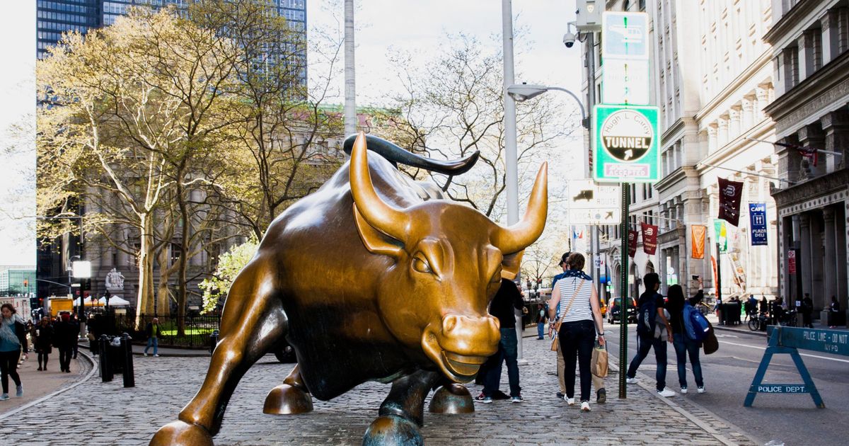 بورصة نيويورك وأباطرة المال يهددون بمغادرة شارع "وول ستريت".. لماذا؟ 2 stock-down