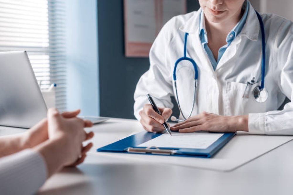 تأمين طبي إلزامي في جميع المرافق الصحية الحكومية بدءًا من يوليو 1 فيديو