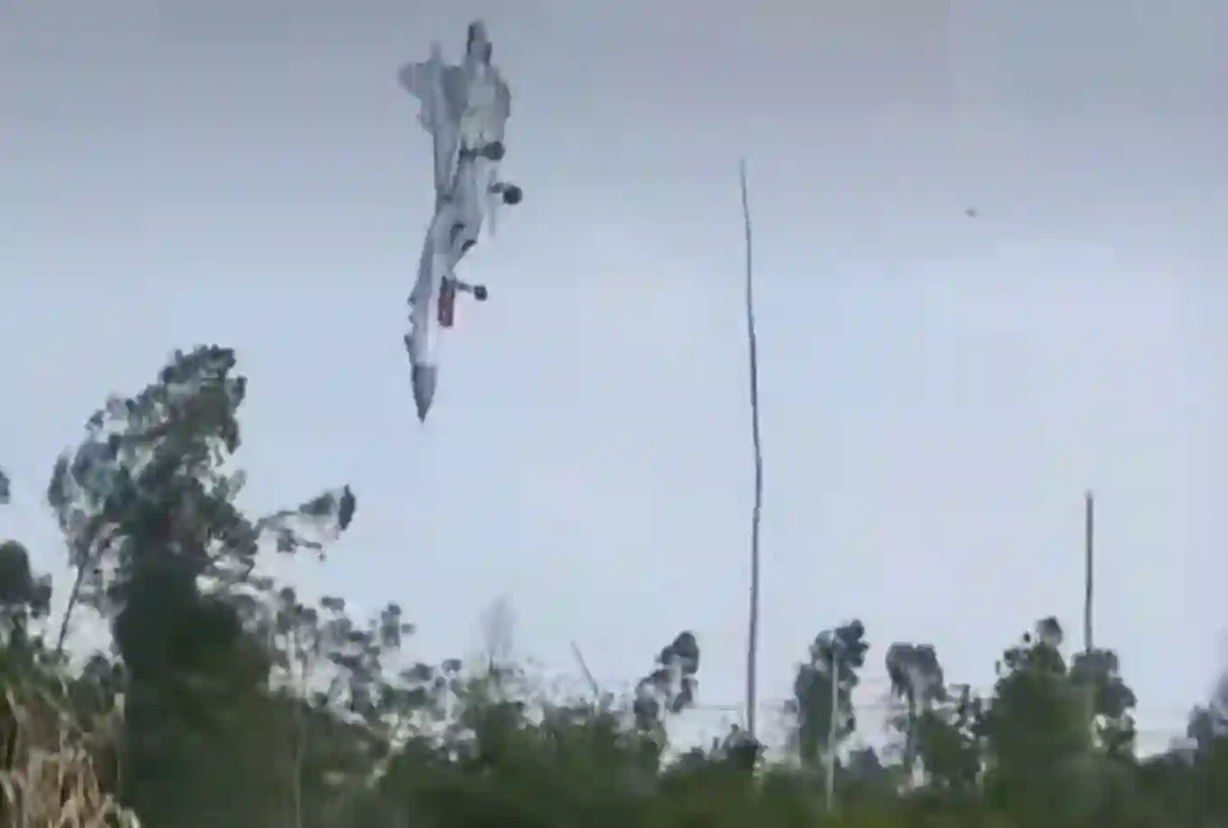 تحطم مقاتلة J-15 البحرية في الصين 4 تحطم مقاتلة J-15 البحرية في الصين