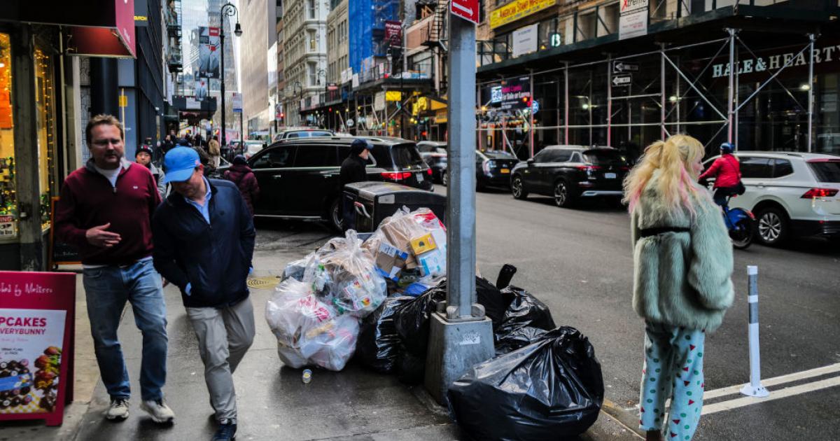 "ثورة نفايات".. هكذا تخطط نيويورك لإزالة مشاهد القمامة المتراكمة  2 "ثورة نفايات".. هكذا تخطط نيويورك لإزالة مشاهد القمامة المتراكمة