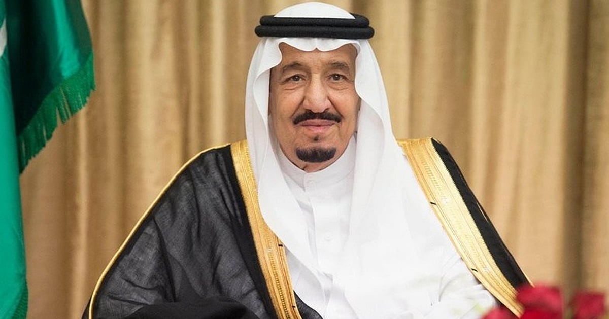 خادم الحرمين في كلمة بمناسبة حلول عيد الفطر: يوم فرح وسرور تتجلى فيه معاني الوحدة والتراحم والإخاء - صحيفة سبق 2 خادم الحرمين في كلمة بمناسبة حلول عيد الفطر: يوم فرح وسرور تتجلى فيه معاني الوحدة والتراحم والإخاء - صحيفة سبق