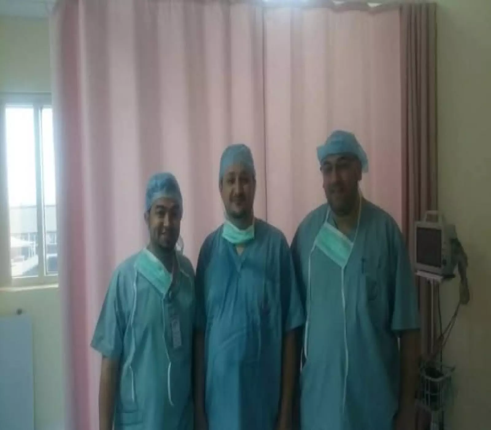 خطر الترحيل يفاجئ الأطباء اليمنيين العاملين بالسعودية بعد رفض تجديد عقودهم وإقاماتهم.. تحركت سوريا ولم تتحرك حكومة الشرعية ! 5 خطر الترحيل يفاجئ الأطباء اليمنيين العاملين بالسعودية بعد رفض تجديد عقودهم وإقاماتهم.. تحركت سوريا ولم تتحرك حكومة الشرعية !