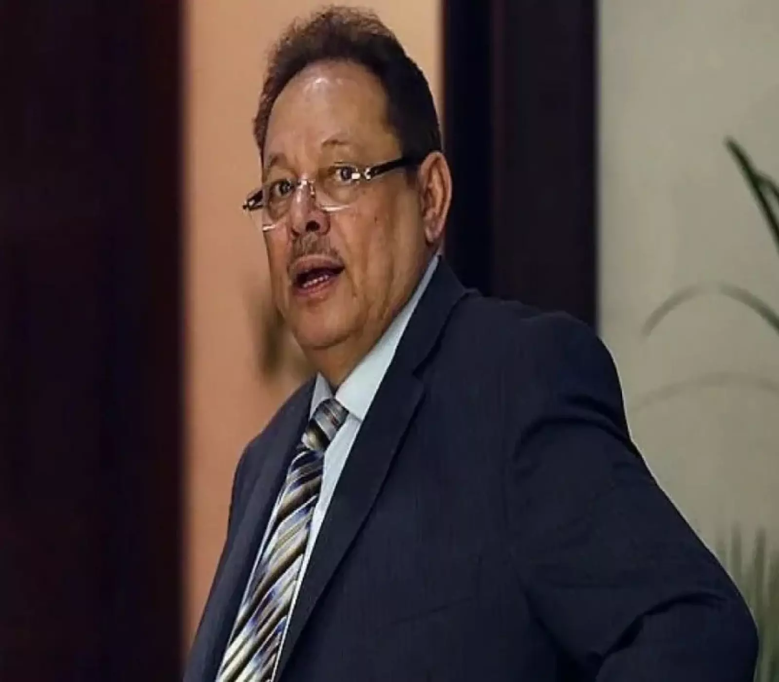 رئيس يمني سابق يفاجئ الجميع ويقوم بأول تحرك مباشر لاستعادة الدولة اليمنية الموحدة برئيس واحد بدلا عن "8 رؤساء" ! 3 رئيس يمني سابق يفاجئ الجميع ويقوم بأول تحرك مباشر لاستعادة الدولة اليمنية الموحدة برئيس واحد بدلا عن "8 رؤساء" !