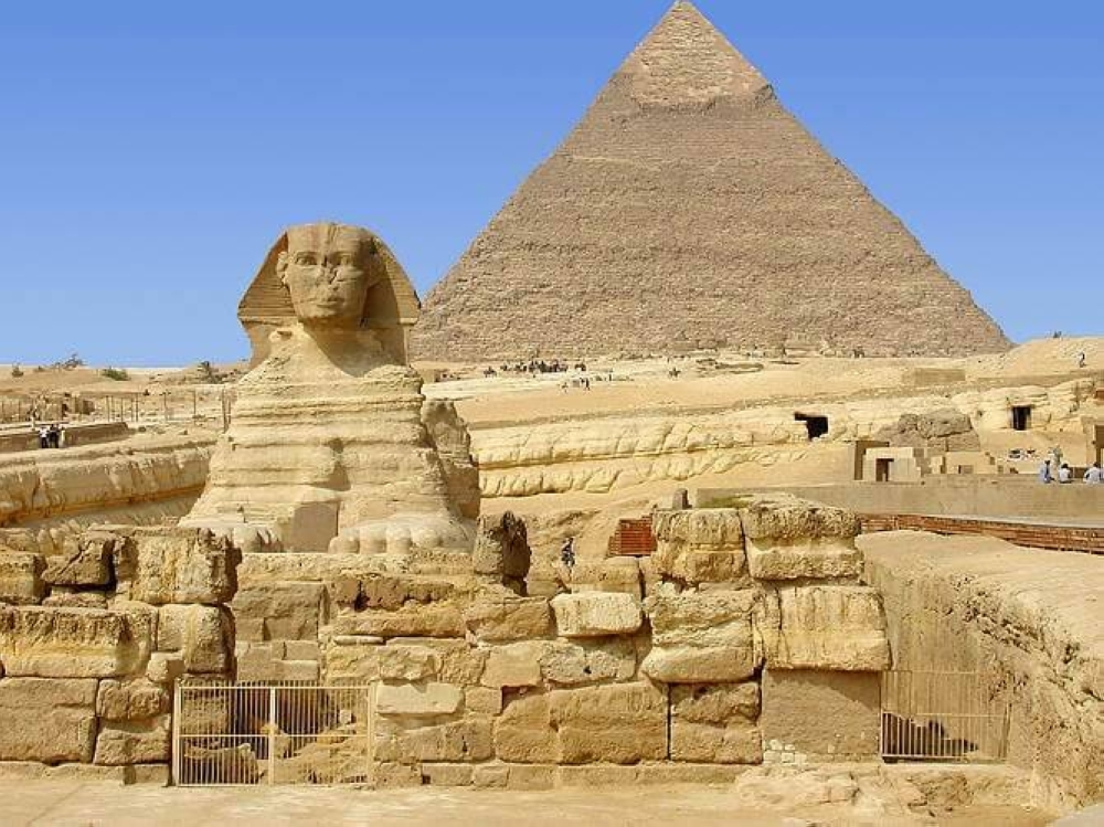 زاهي حواس يكشف حقيقة وجود أعمدة أسفل هرم خفرع - أخبار السعودية 5 زاهي حواس يكشف حقيقة وجود أعمدة أسفل هرم خفرع - أخبار السعودية