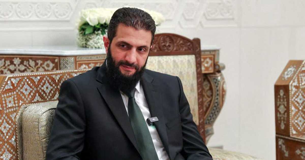 سيدة من السويداء تهدي الشرع "قلادة من الساحل".. ما قصتها؟ 5 سيدة من السويداء تهدي الشرع "قلادة من الساحل".. ما قصتها؟