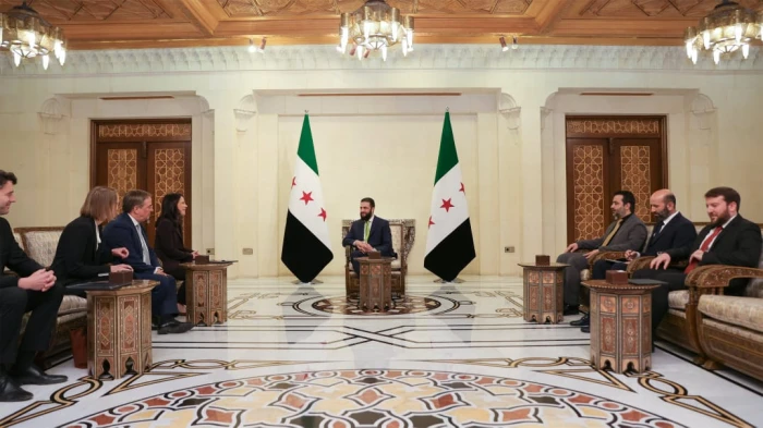 شاهد.. الرئيس السوري «أحمد الشرع» يستقبل وزيرة الخارجية الألمانية بعد افتتاحها سفارة ألمانيا في دمشق
