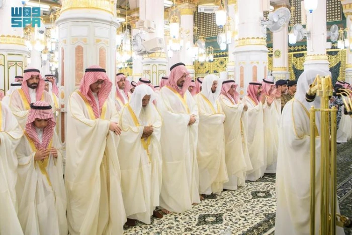 شاهد.. المصلون يؤدون صلاة عيد الفطر في الحرم المكي والمسجد النبوي . صحيفة المرصد 3 شاهد.. المصلون يؤدون صلاة عيد الفطر في الحرم المكي والمسجد النبوي . صحيفة المرصد