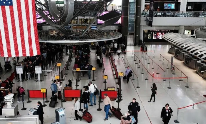 صحيفة أمريكية تكشف تفاصيل خطة "ترامب" لفرض حظر سفر على 43 دولة . صحيفة المرصد 5 صحيفة أمريكية تكشف تفاصيل خطة "ترامب" لفرض حظر سفر على 43 دولة . صحيفة المرصد