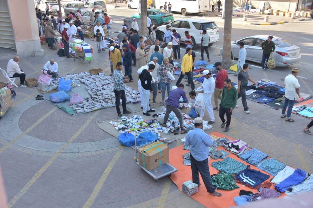 صور.. فوضى البسطات اليومية تُفسد التسوق الرمضاني في ”سيكو الدمام“ 2 قرقيعان الشرقية يُلهب حماس العائلات والأطفال في ”سوق الحب“