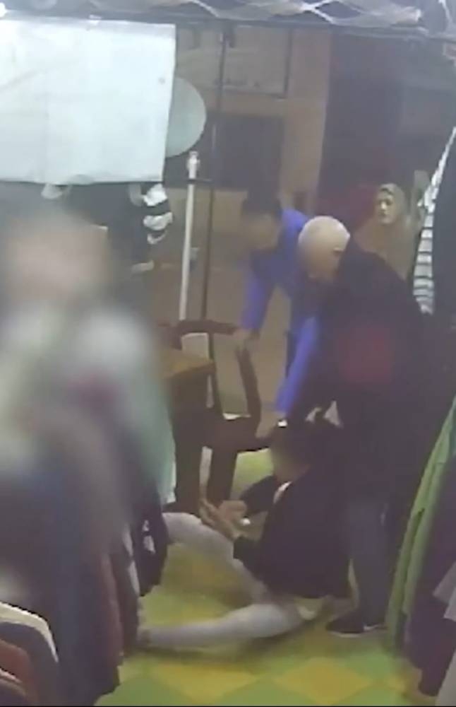 على طريقة «نيرة أشرف».. فتاة تنجو من طعنات خطيبها المروِّعة - أخبار السعودية 5 على طريقة «نيرة أشرف».. فتاة تنجو من طعنات خطيبها المروِّعة - أخبار السعودية