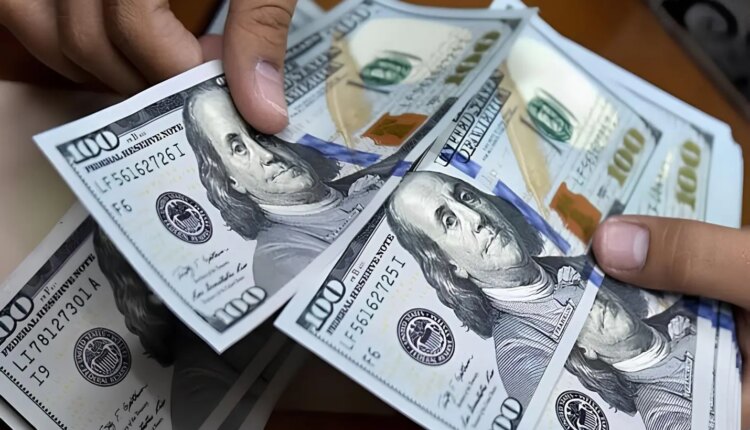 عودة المزاد الدولاري.. سعر 100 دولار في العراق وأسعار الصرف في البنوك والسوق السوداء اليوم