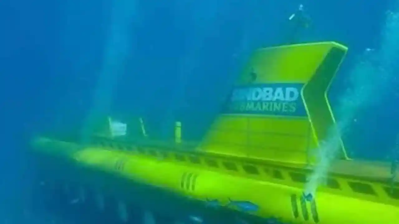غرق غواصة في الغردقة يودي بحياة 6 أشخاص وإصابة 23 آخرين 5 غرق غواصة في الغردقة يودي بحياة 6 أشخاص وإصابة 23 آخرين