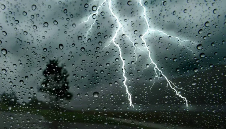 غيوم كثيفة وأمطار .. الديوان الوطني للأرصاد الجوية يحذر من اضطراب الطقس غداً ولمدة 36 ساعة