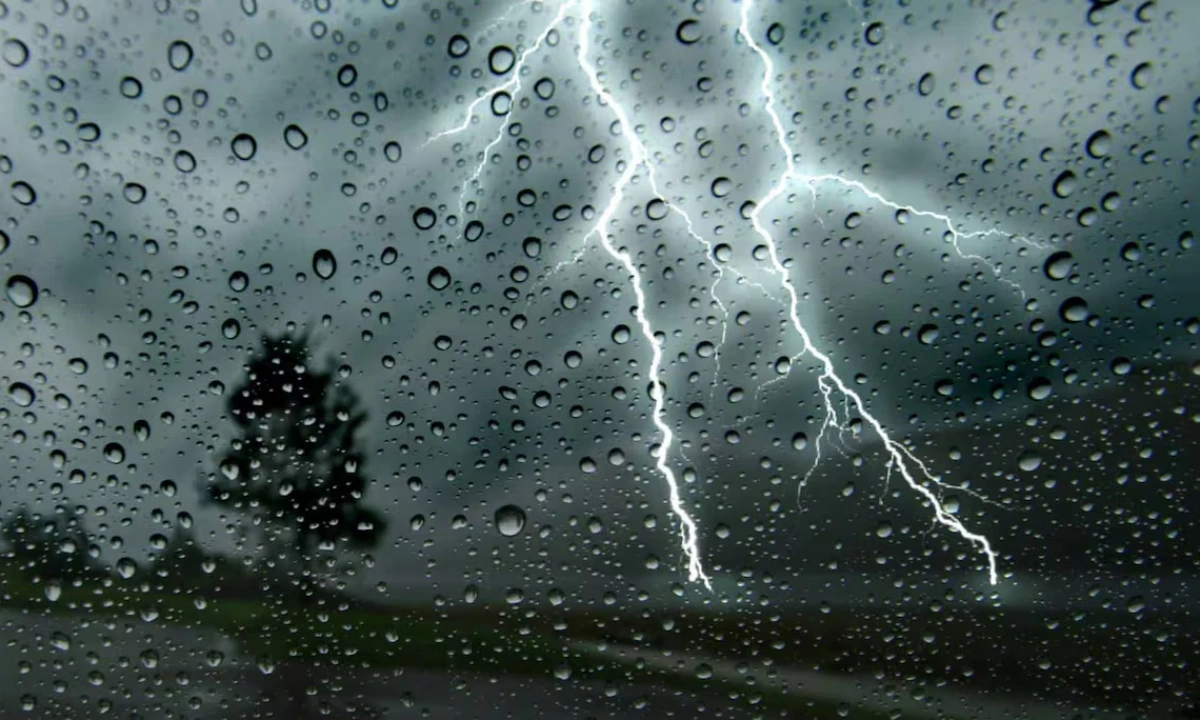 غيوم كثيفة وأمطار .. الديوان الوطني للأرصاد الجوية يحذر من اضطراب الطقس غداً ولمدة 36 ساعة