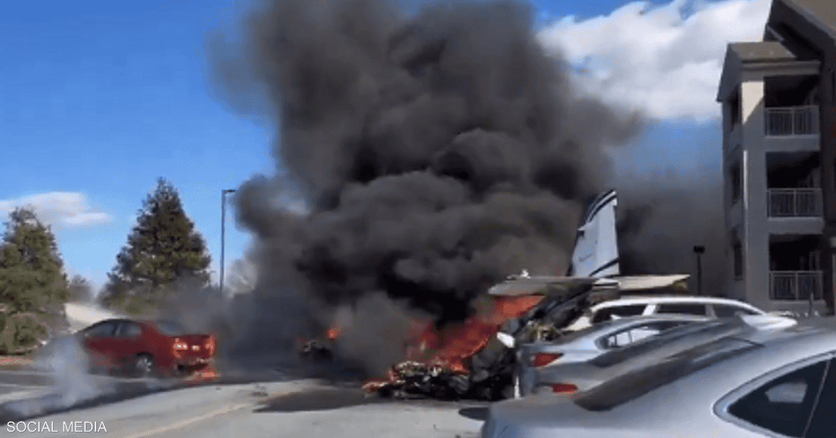 فيديو.. تحطم طائرة بموقف سيارات قرب مطار بنسلفانيا 3 فيديو.. تحطم طائرة بموقف سيارات قرب مطار بنسلفانيا