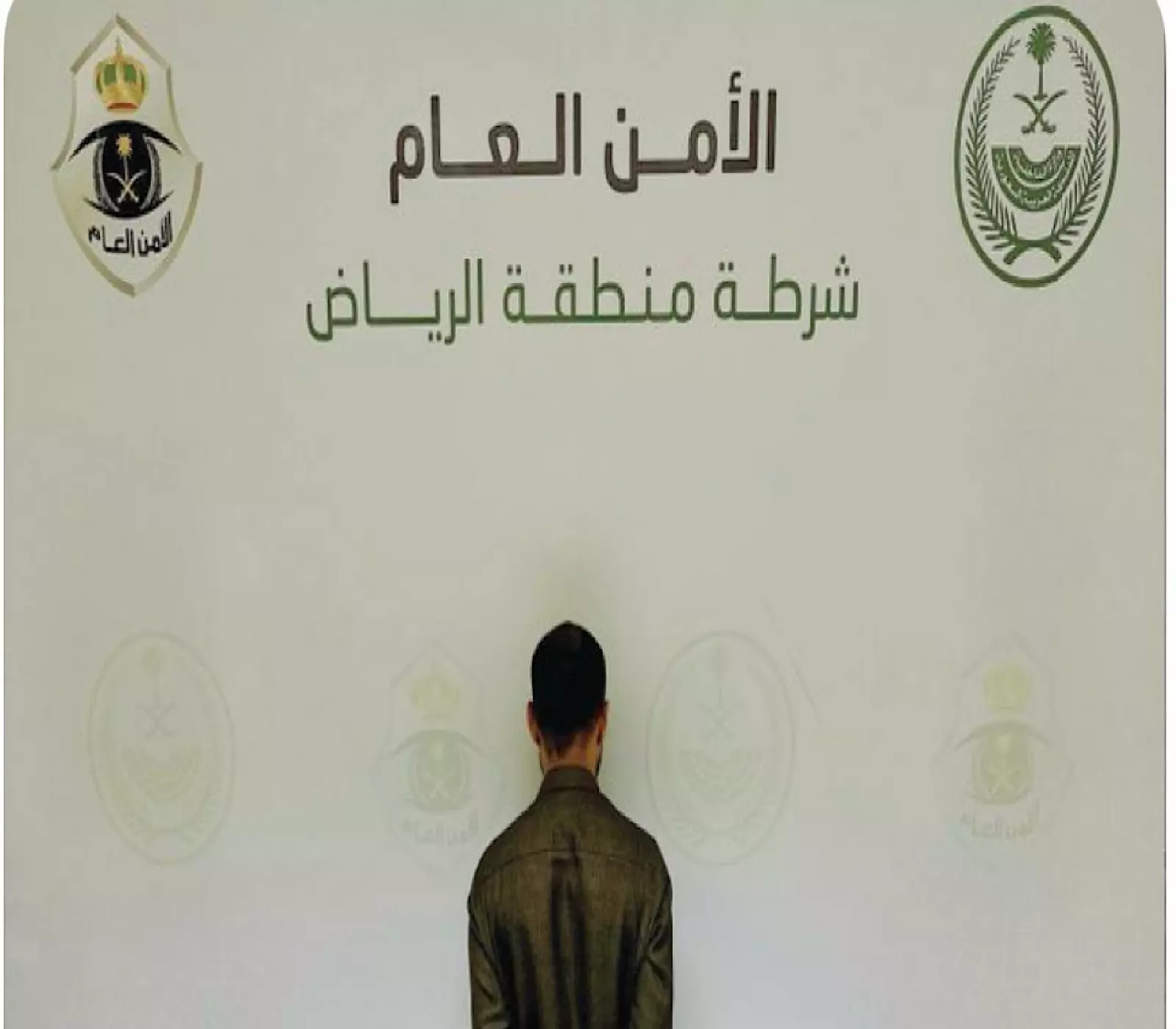 كمين محكم بالصوت والصورة .. السلطات السعودية تُلقي القبض على وافد يمني بسبب جريمة نكراء 4 كمين محكم بالصوت والصورة .. السلطات السعودية تُلقي القبض على وافد يمني بسبب جريمة نكراء