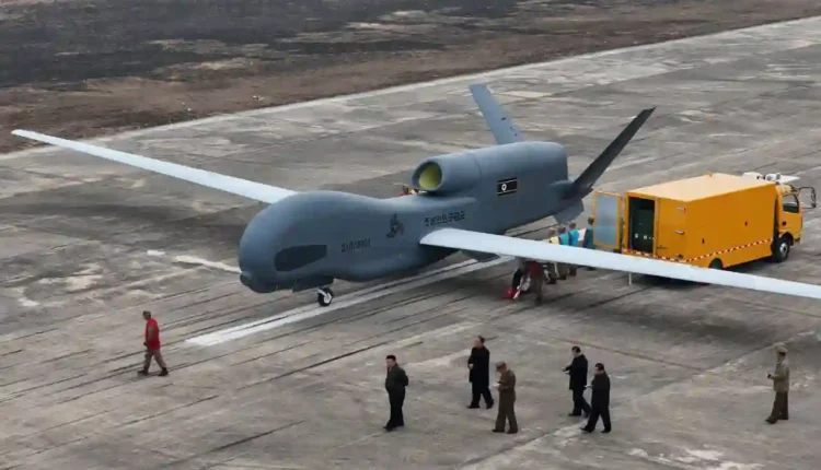 كوريا الشمالية تكشف عن نسخة طبق الأصل من طائرة التجسس الأمريكية RQ-4B Global Hawk