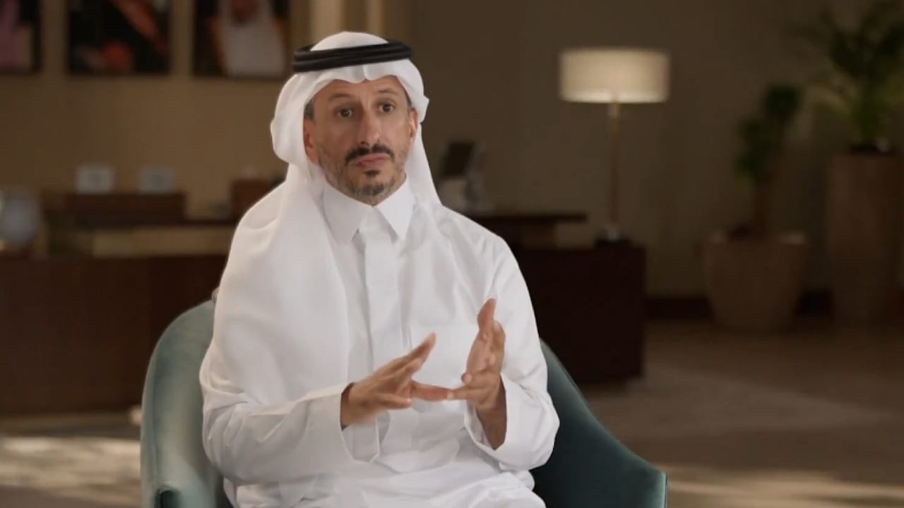 كيف فاجأ ولي العهد المصممين وغير مسار المشروع؟ .. فيديو 3 فيصل الغامدي يهدئ أيمن يحيى بعد انفعاله على إصابة حسن كادش .. فيديو