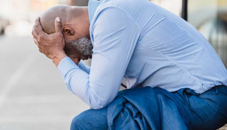 ليس التفاح.. أطباء يكشفون فاكهة تبقيك بعيدا عن الاكتئاب