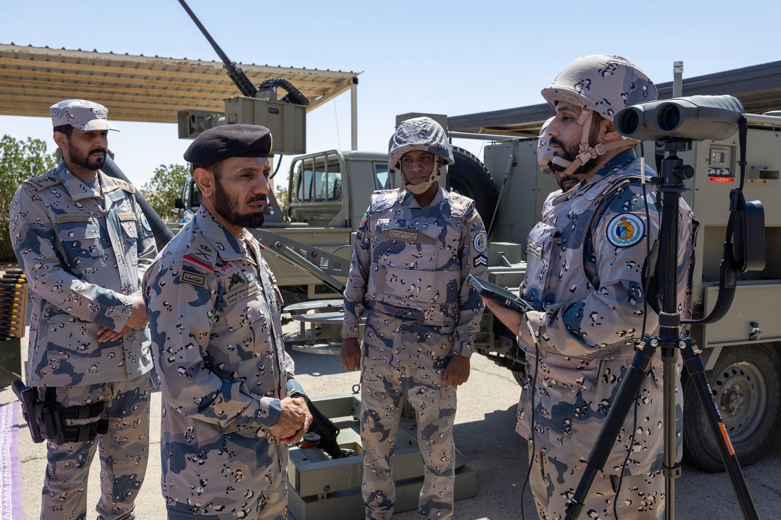 مدير عام حرس الحدود يتفقد القطاعات والمراكز الحدودية ومنفذ الرقعي بالمنطقة الشرقية 2 مدير عام حرس الحدود يتفقد القطاعات والمراكز الحدودية ومنفذ الرقعي بالمنطقة الشرقية