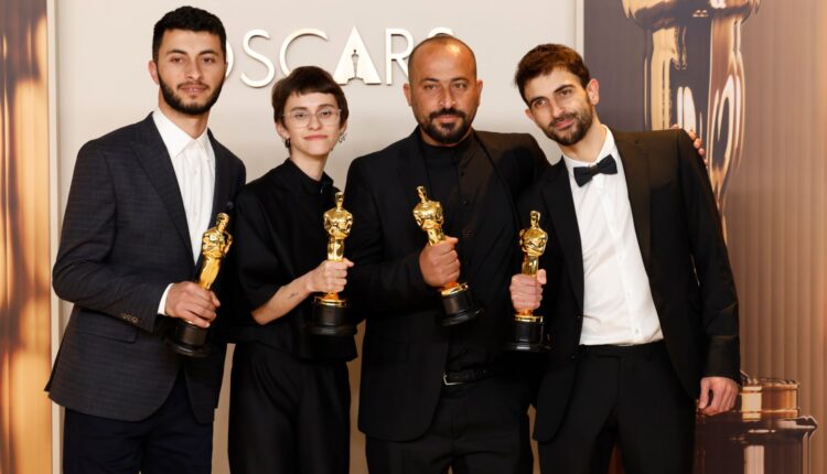 مستوطنون يعتدون على مخرج فيلم "لا أرض أخرى" واعتقاله داخل سيارة إسعاف | أخبار فن