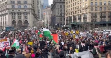 مظاهرة بنيويورك احتجاجا على محاكمة ناشط فلسطينى ندد بالعدوان الإسرائيلى.. فيديو 2 مظاهرة بنيويورك احتجاجا على محاكمة ناشط فلسطينى ندد بالعدوان الإسرائيلى.. فيديو